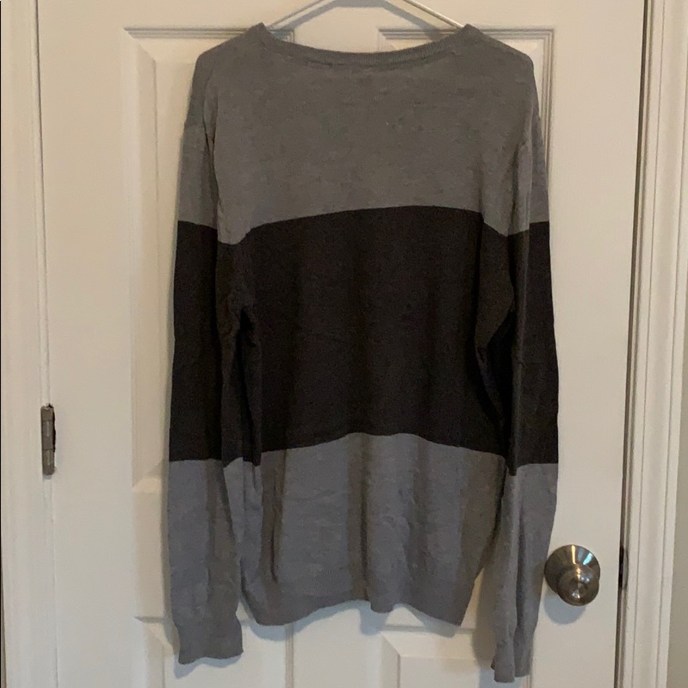 H&M sweater - Picture 3 of 4